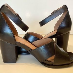 Clarks Artisan Heeled Sandals Size US 8.5 NWOT’s Black🌻🌼